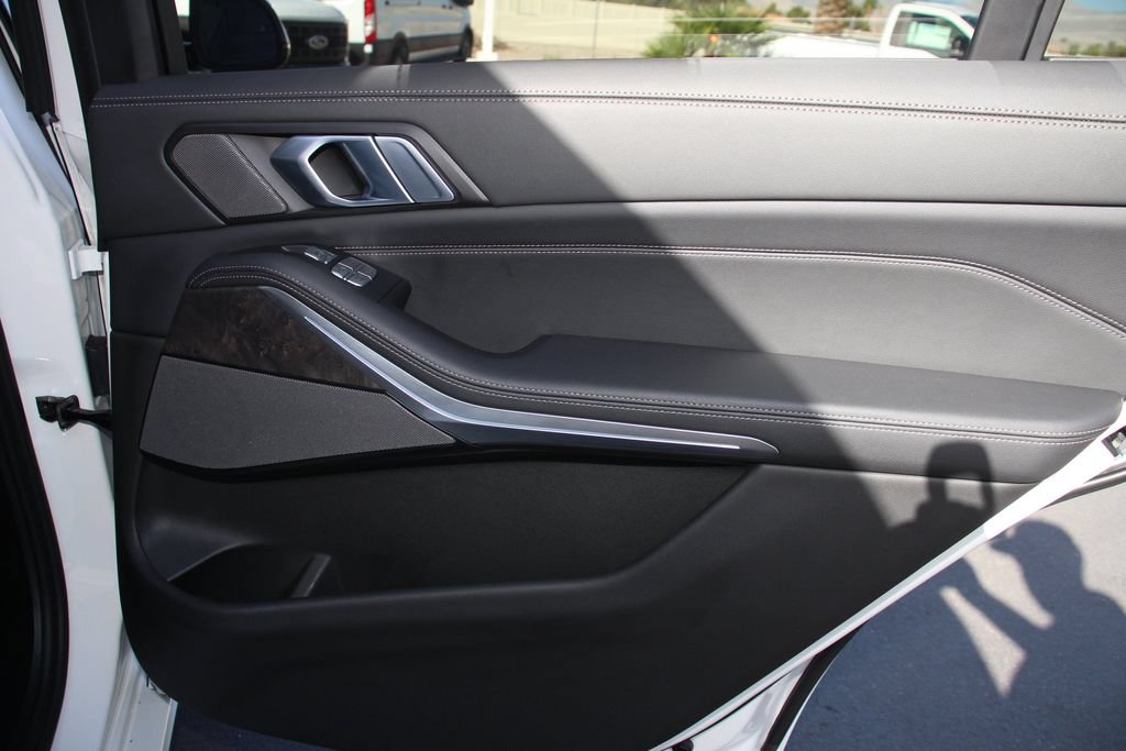 Used 2024 BMW X7 xDrive40i w/ Premium Package AWD/4WD image 27
