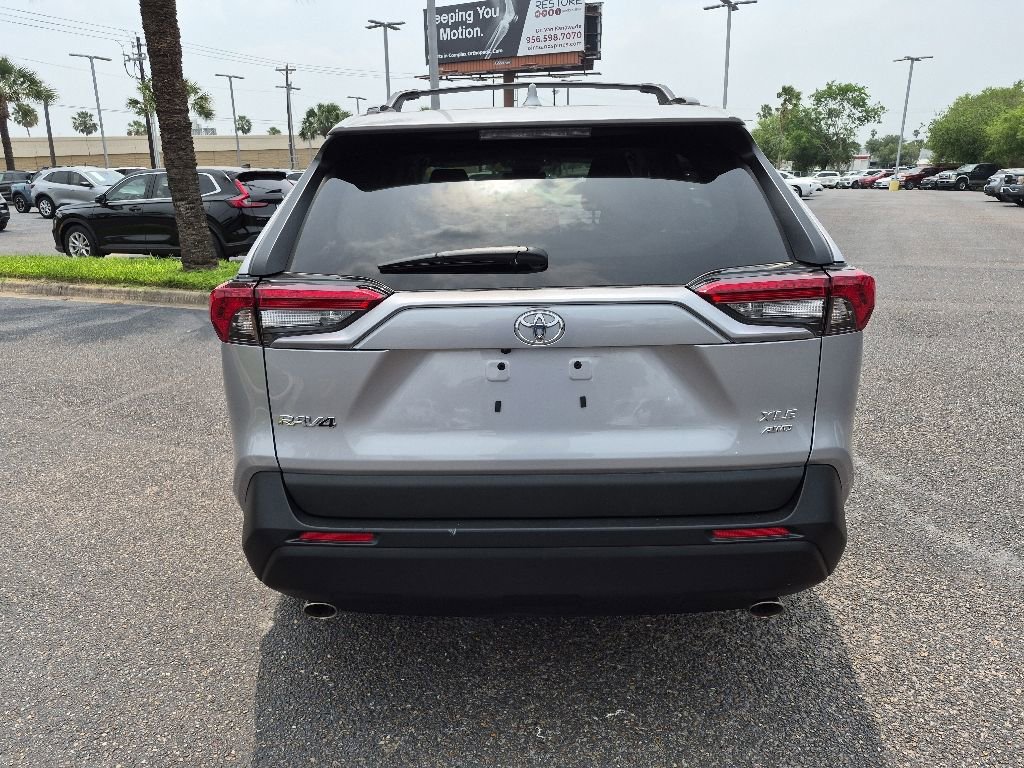 Used 2025 Toyota RAV4 XLE AWD/4WD image 4