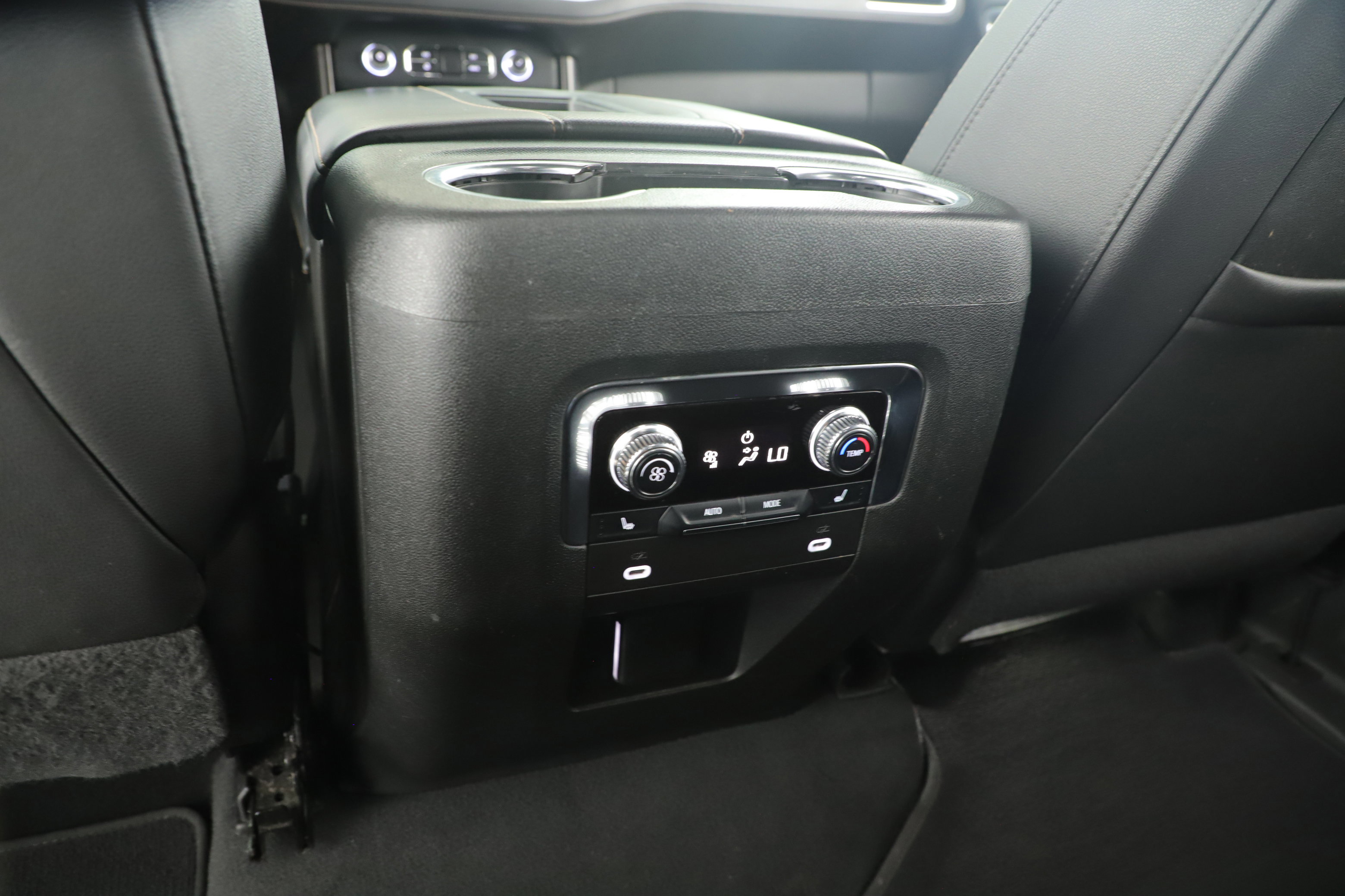 Used 2022 GMC Yukon AT4 w/ Technology Package image 26