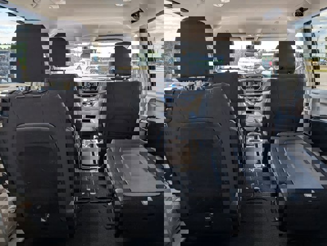 Used 2023 Chrysler Voyager LX image 32