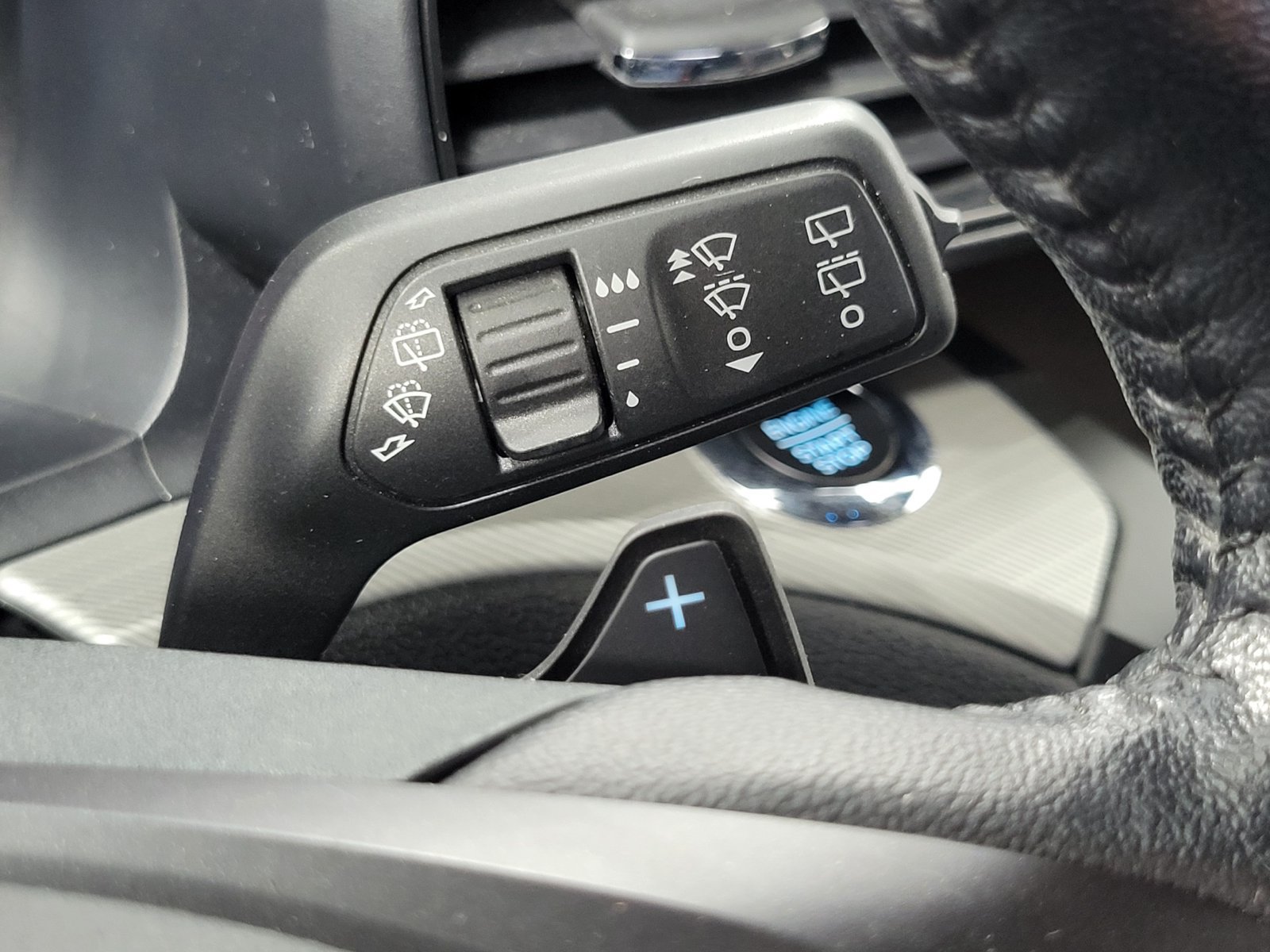 Certified 2020 Ford Explorer XLT w/ Comfort Package AWD/4WD image 17
