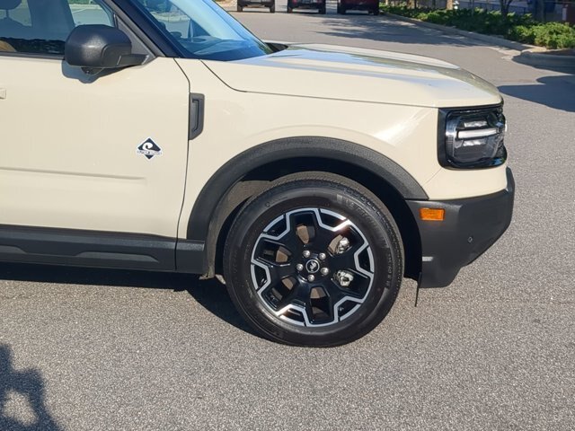 Certified 2025 Ford Bronco Sport Outer Banks w/ Outer Banks Tech Package+ AWD/4WD image 11