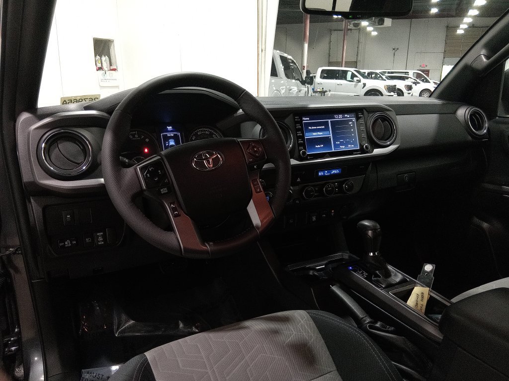Used 2022 Toyota Tacoma TRD Off-Road AWD/4WD image 15