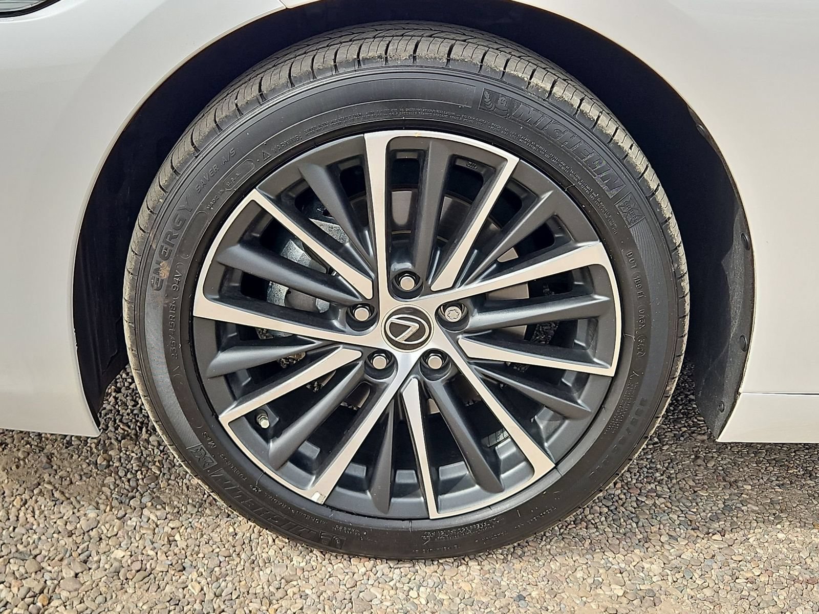 Used 2025 Lexus ES 300h w/ Premium Package FWD image 10