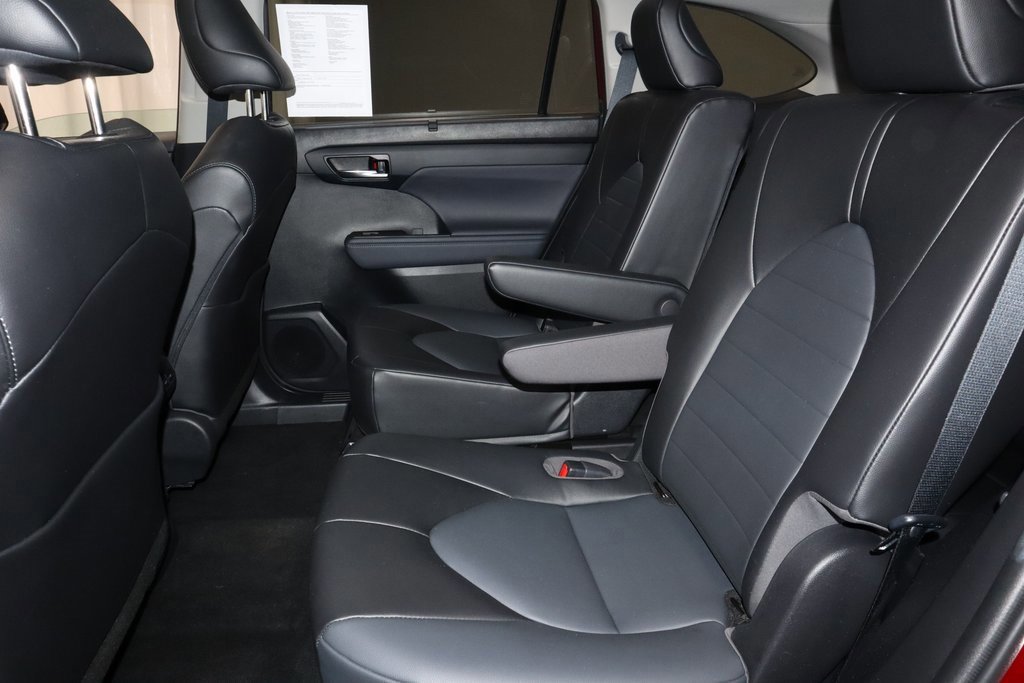 Used 2022 Toyota Highlander XLE image 21