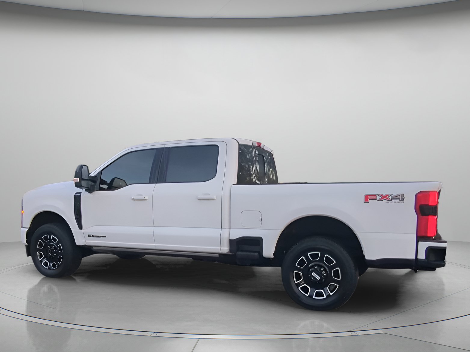 Certified 2025 Ford F250 Platinum w/ FX4 Off-Road Package AWD/4WD image 16