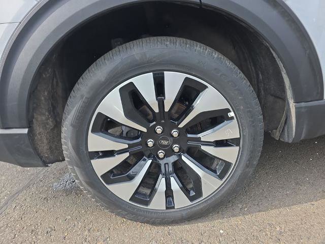 Certified 2025 Ford Explorer Platinum w/ LUX Leather Package AWD/4WD image 12