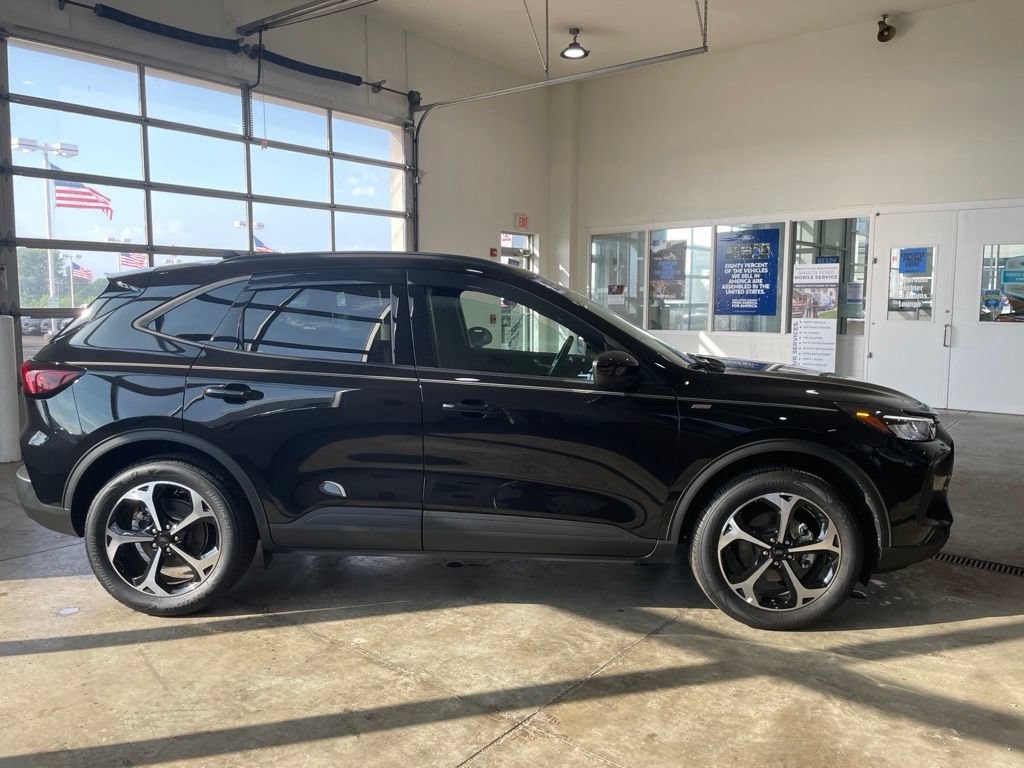 Certified 2025 Ford Escape ST-Line Select w/ Tech Pack #1 AWD/4WD image 5