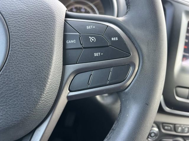 Used 2020 Jeep Cherokee Latitude Plus image 31