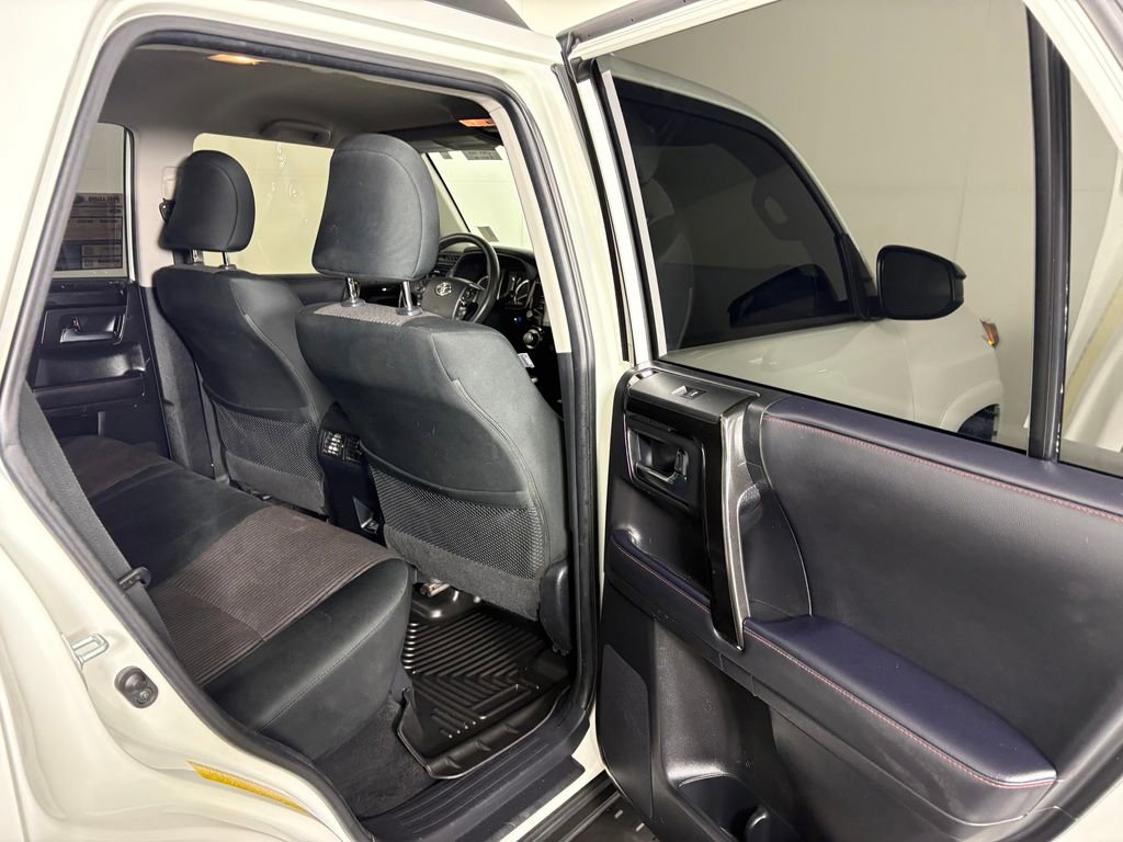 Used 2022 Toyota 4Runner TRD Off-Road AWD/4WD image 32