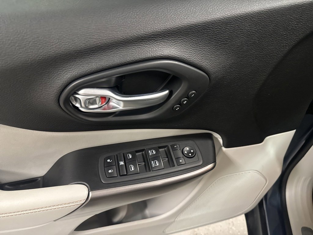 Used 2020 Jeep Cherokee Limited image 14