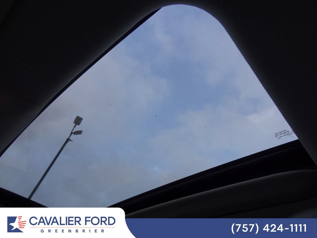 Used 2022 Toyota Highlander XLE AWD/4WD image 7