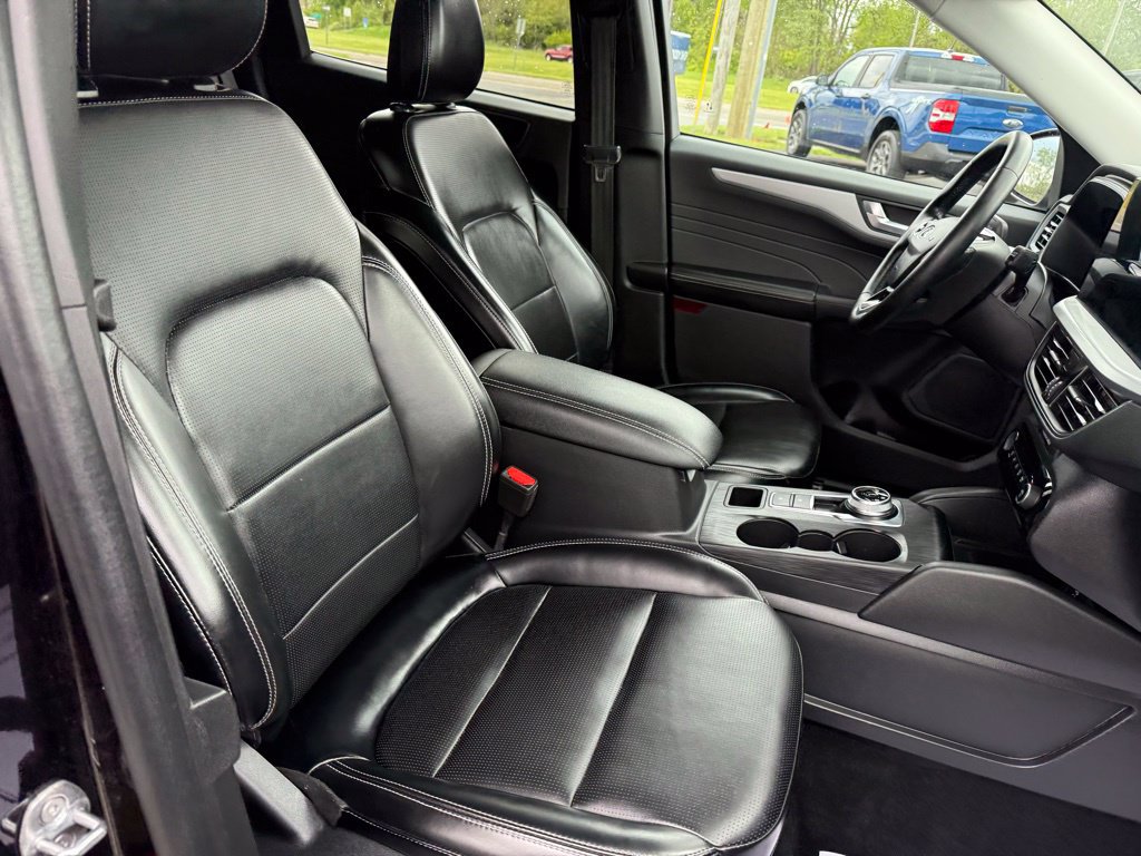Certified 2024 Ford Escape Platinum AWD/4WD image 11