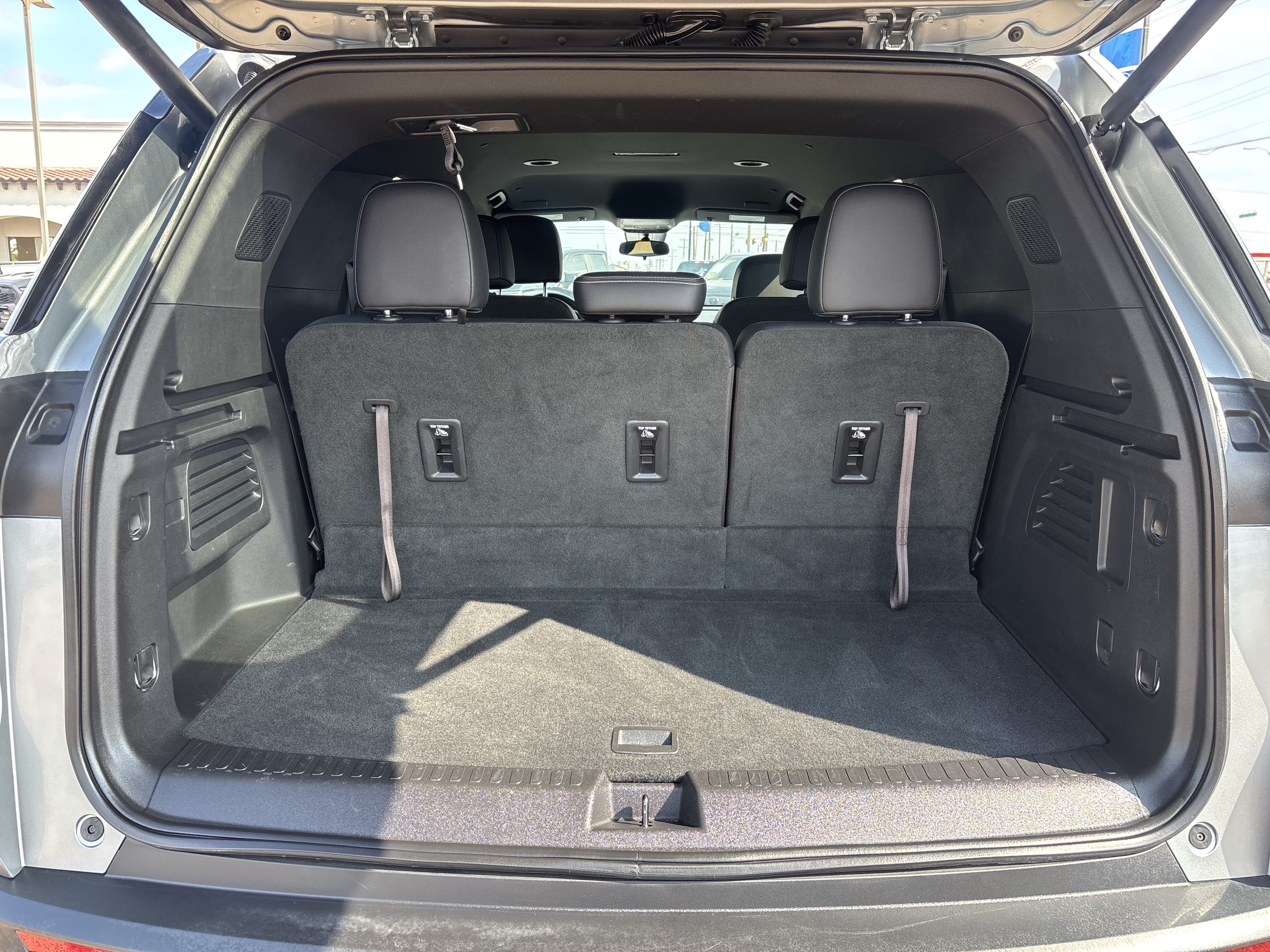 Used 2025 Chevrolet Traverse LT w/ Driver Confidence Package FWD image 19