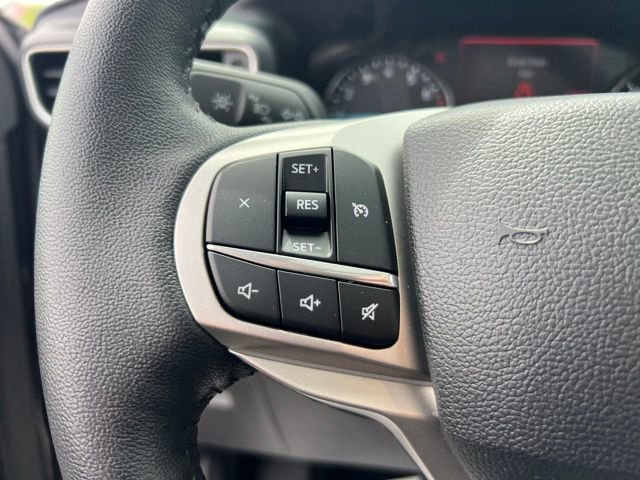 Certified 2024 Ford Explorer XLT w/ Equipment Group 202A AWD/4WD image 9