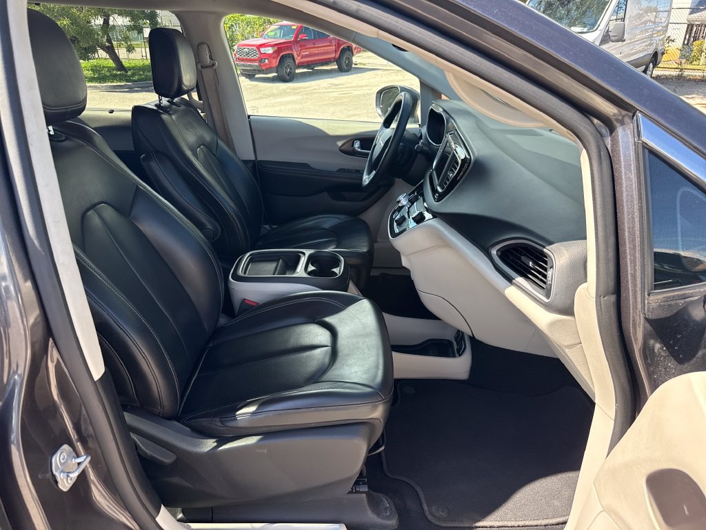 Used 2021 Chrysler Voyager Lxi FWD image 21