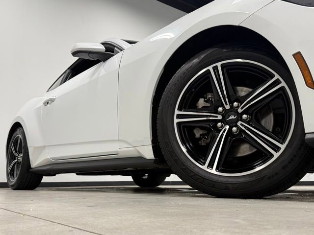 Certified 2024 Ford Mustang Coupe RWD image 3