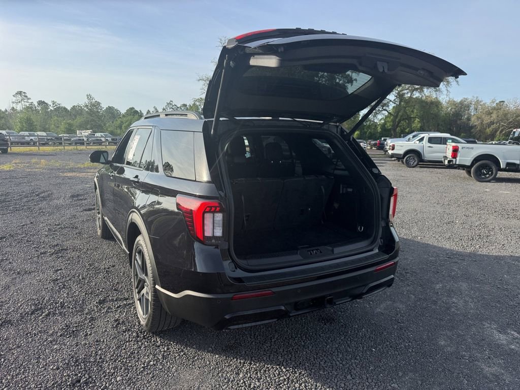 Certified 2025 Ford Explorer ST-Line w/ ST-Line Street Pack AWD/4WD image 26