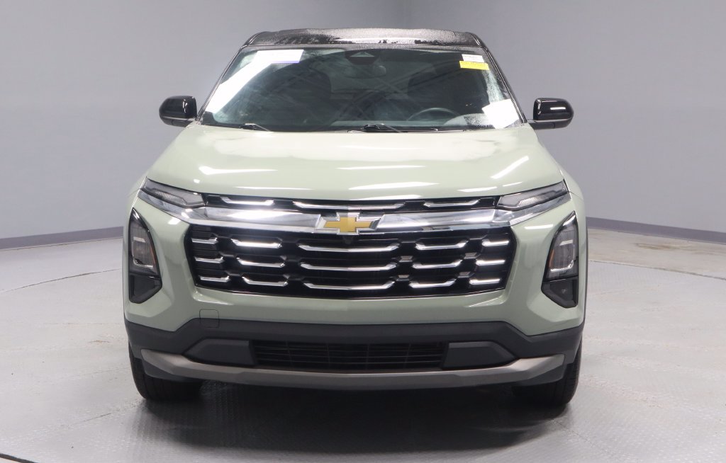 Used 2025 Chevrolet Equinox LT FWD image 3