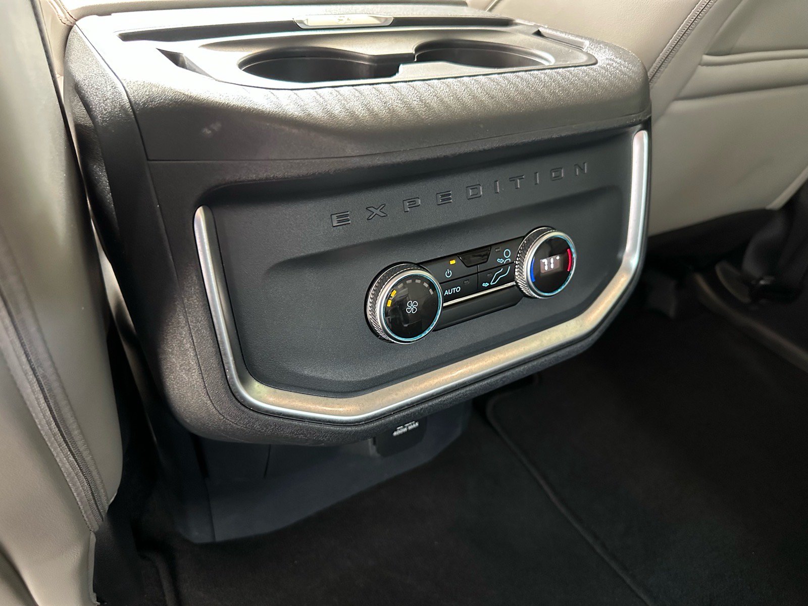 Certified 2025 Ford Expedition Active AWD/4WD image 31