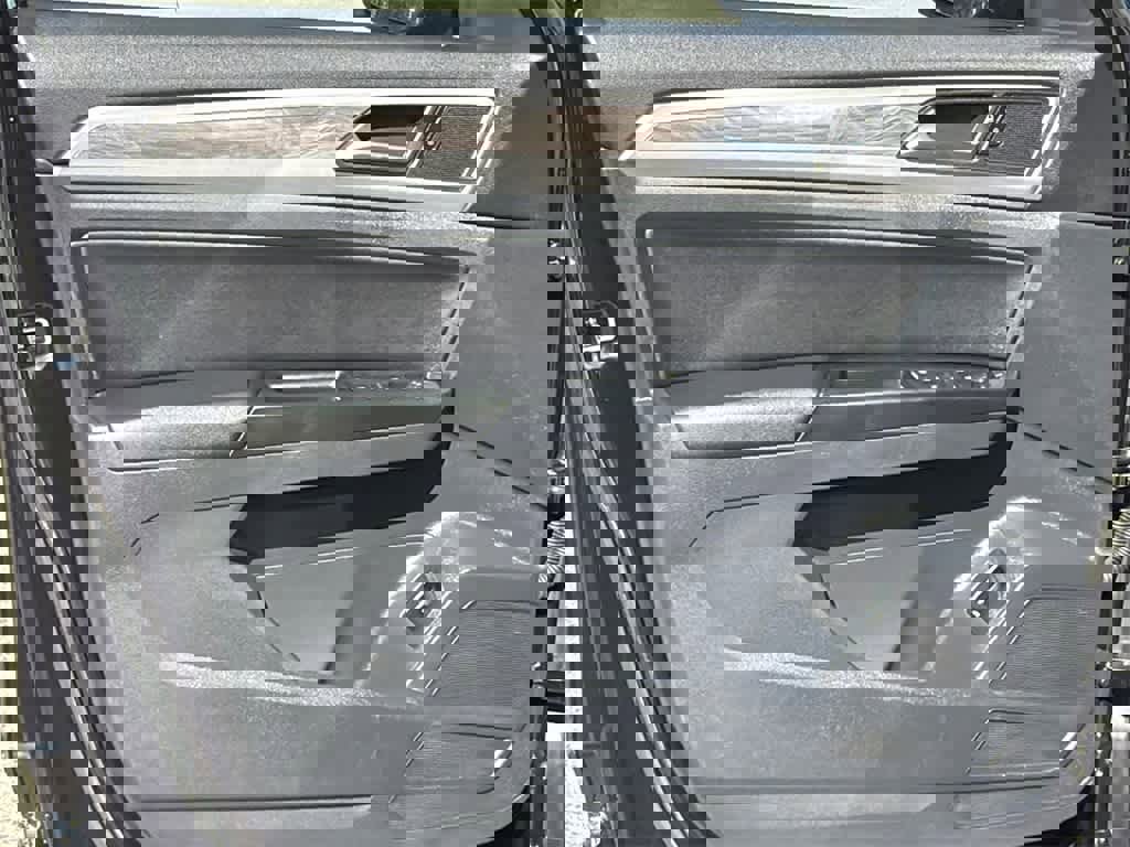 Used 2020 Volkswagen Atlas Cross Sport SE w/ Panoramic Sunroof Package image 11