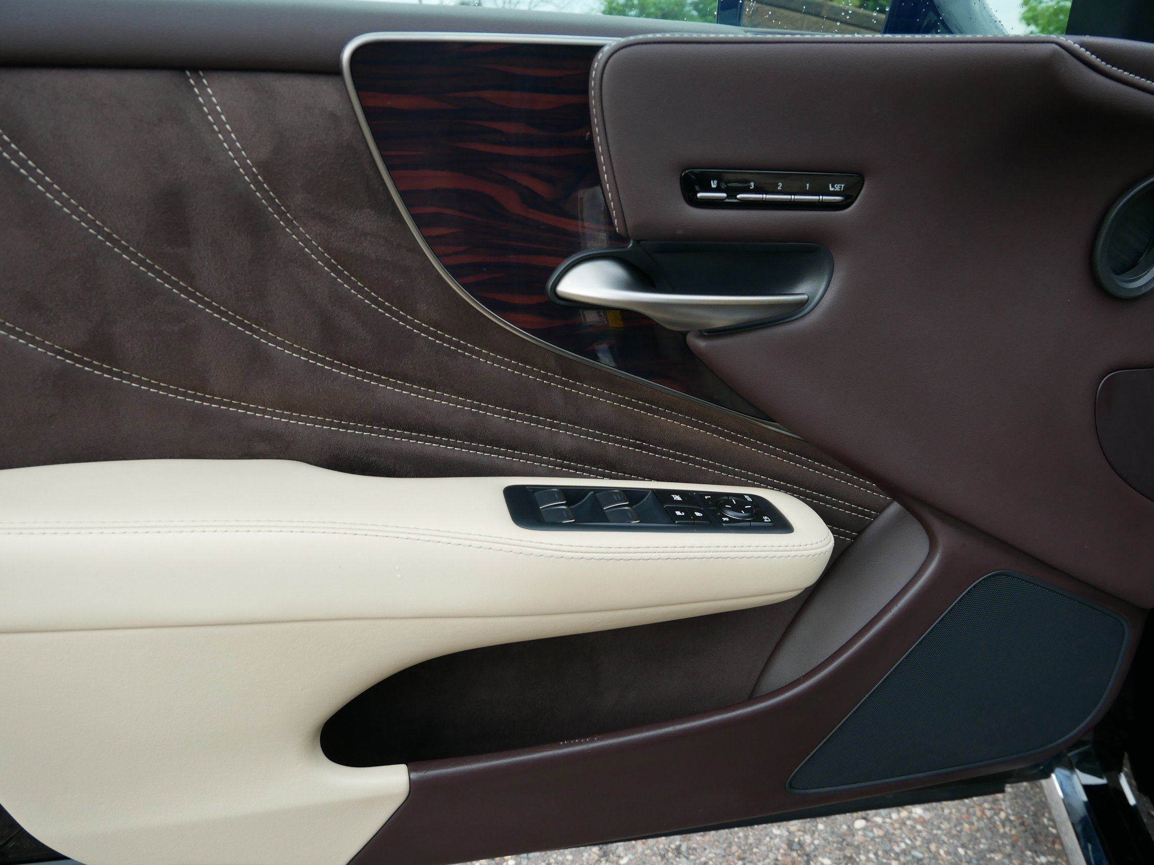 Used 2020 Lexus LS 500 AWD image 11