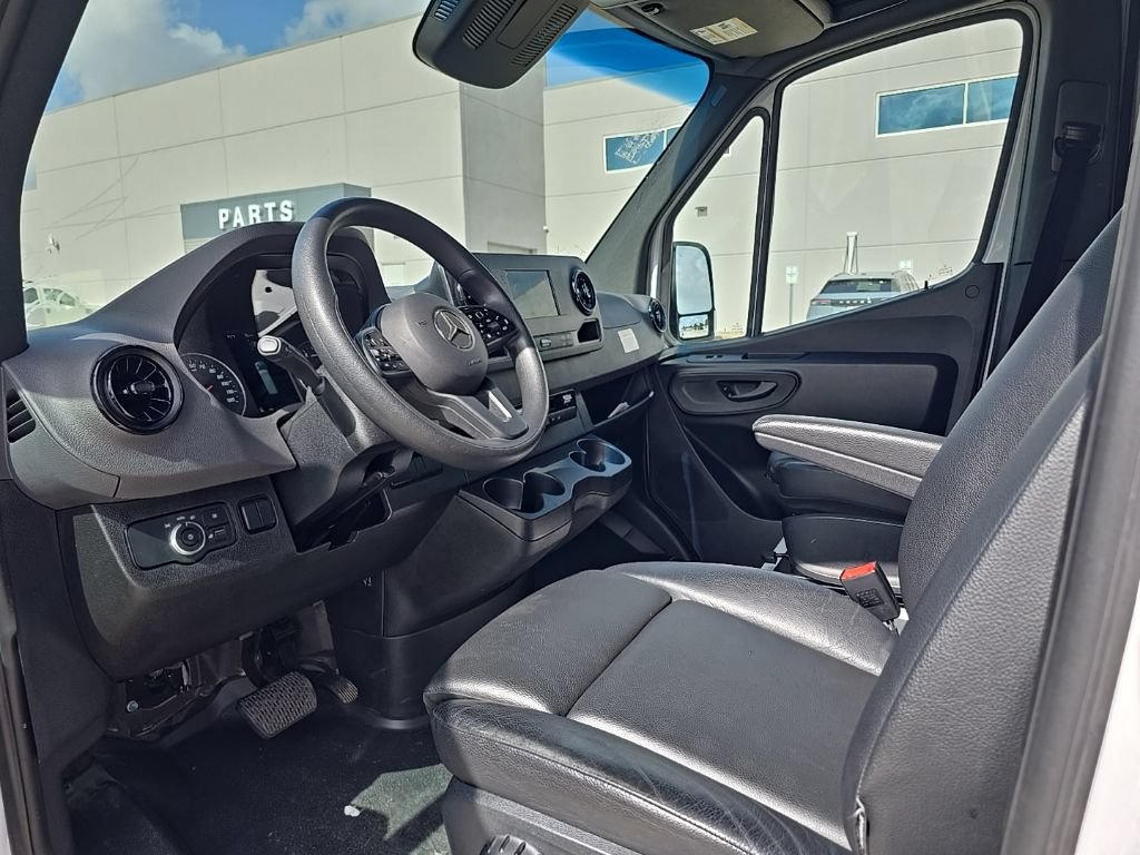 Used 2024 Mercedes-Benz Sprinter 2500 image 4