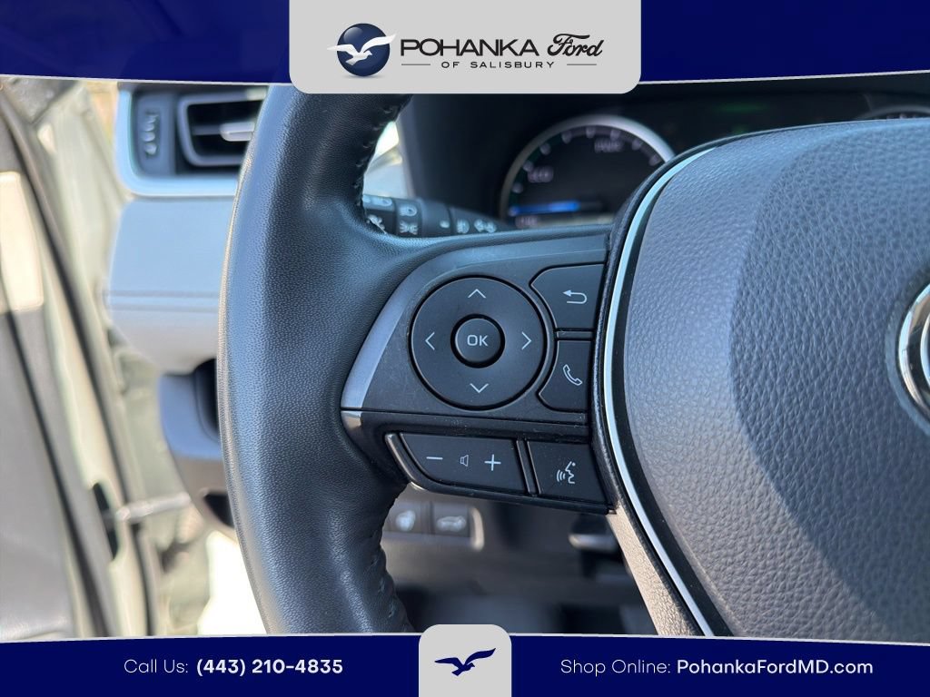 Used 2022 Toyota RAV4 XLE Premium AWD/4WD image 16