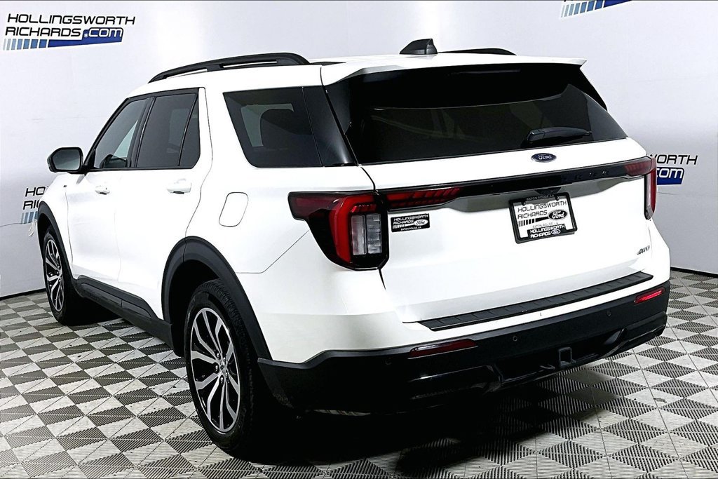 Certified 2025 Ford Explorer ST-Line AWD/4WD image 8