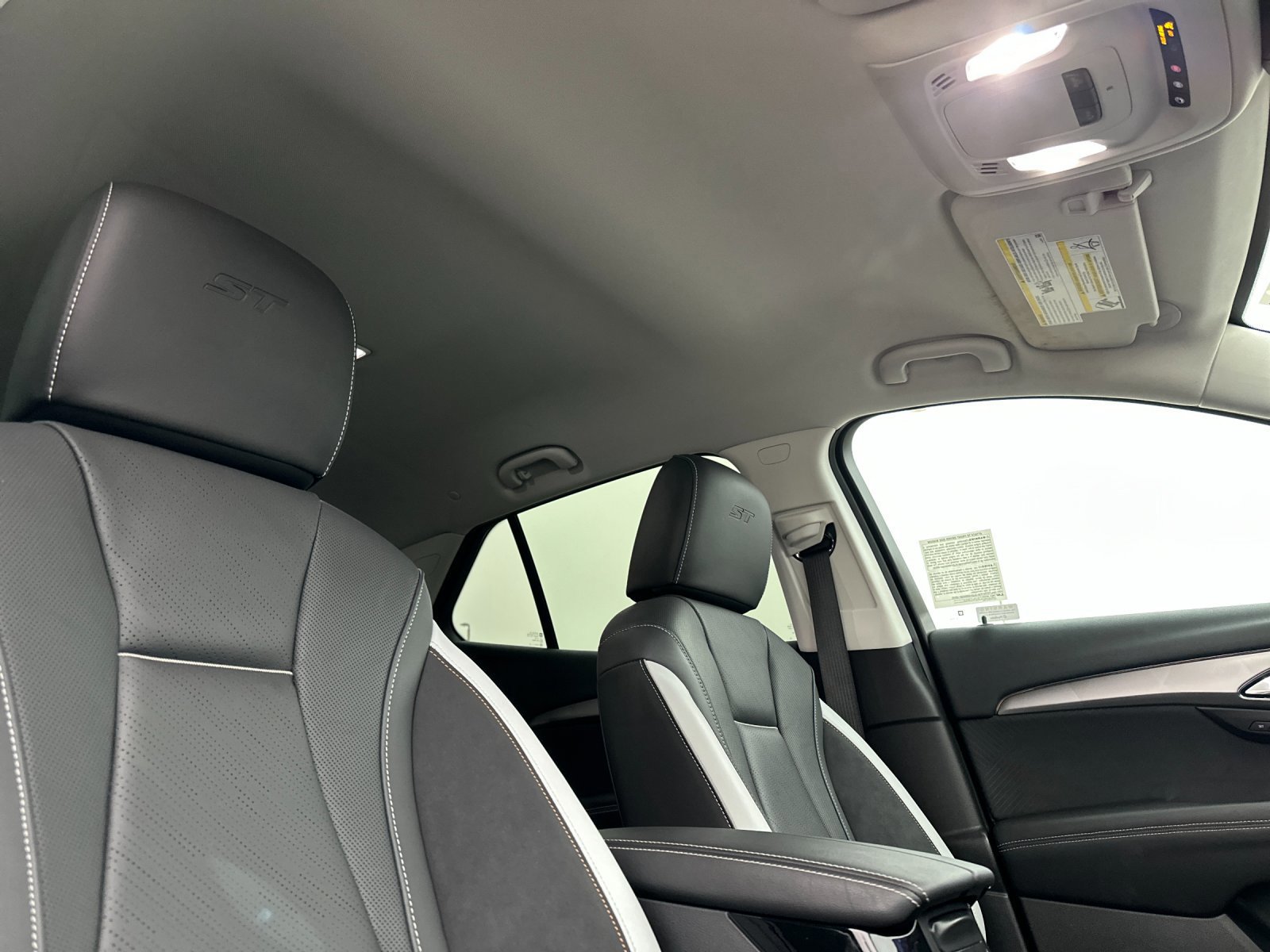 Used 2025 Buick Envision Sport Touring image 17