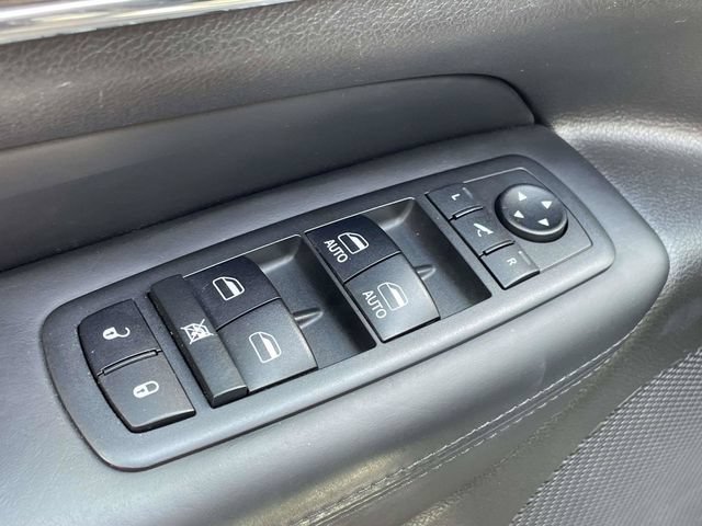 Used 2018 Jeep Grand Cherokee Overland AWD/4WD image 12
