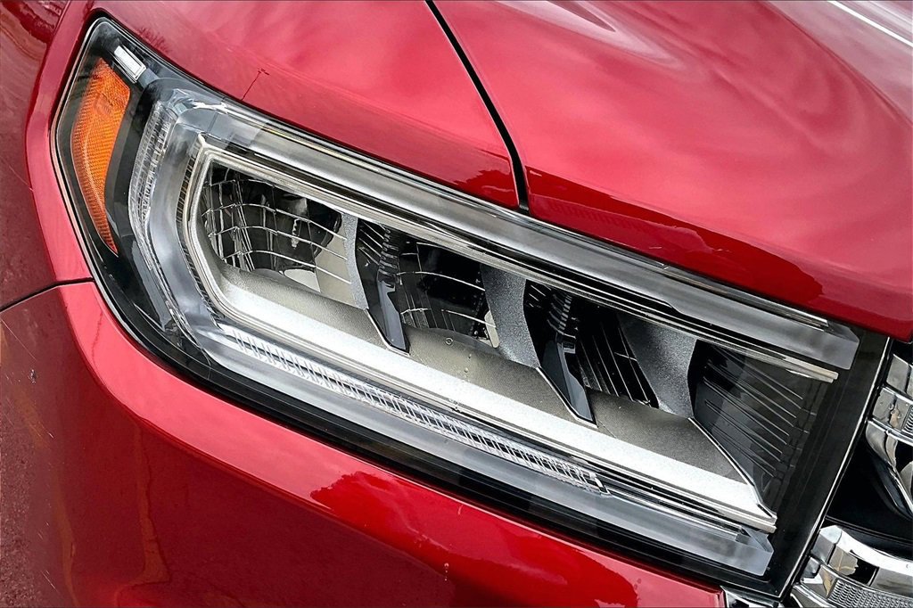 Used 2023 GMC Acadia SLE image 30