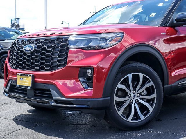 Certified 2025 Ford Explorer ST-Line AWD/4WD image 3