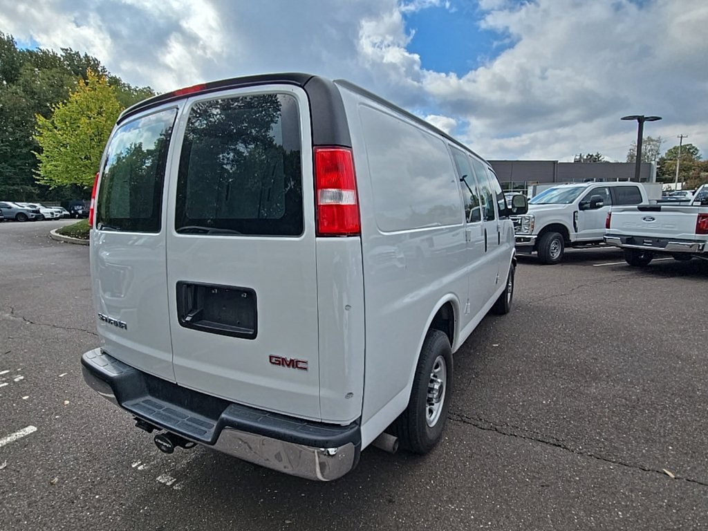 Used 2024 GMC Savana 3500 w/ Driver Convenience Package RWD image 3