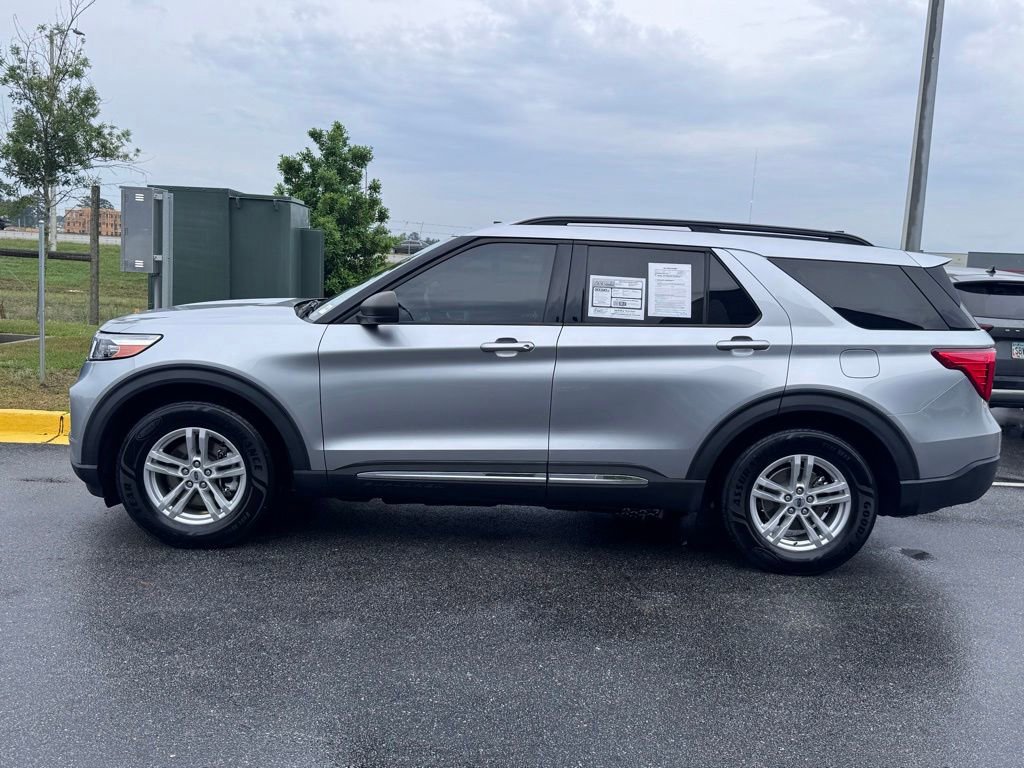 Certified 2022 Ford Explorer XLT w/ Equipment Group 202A RWD image 4