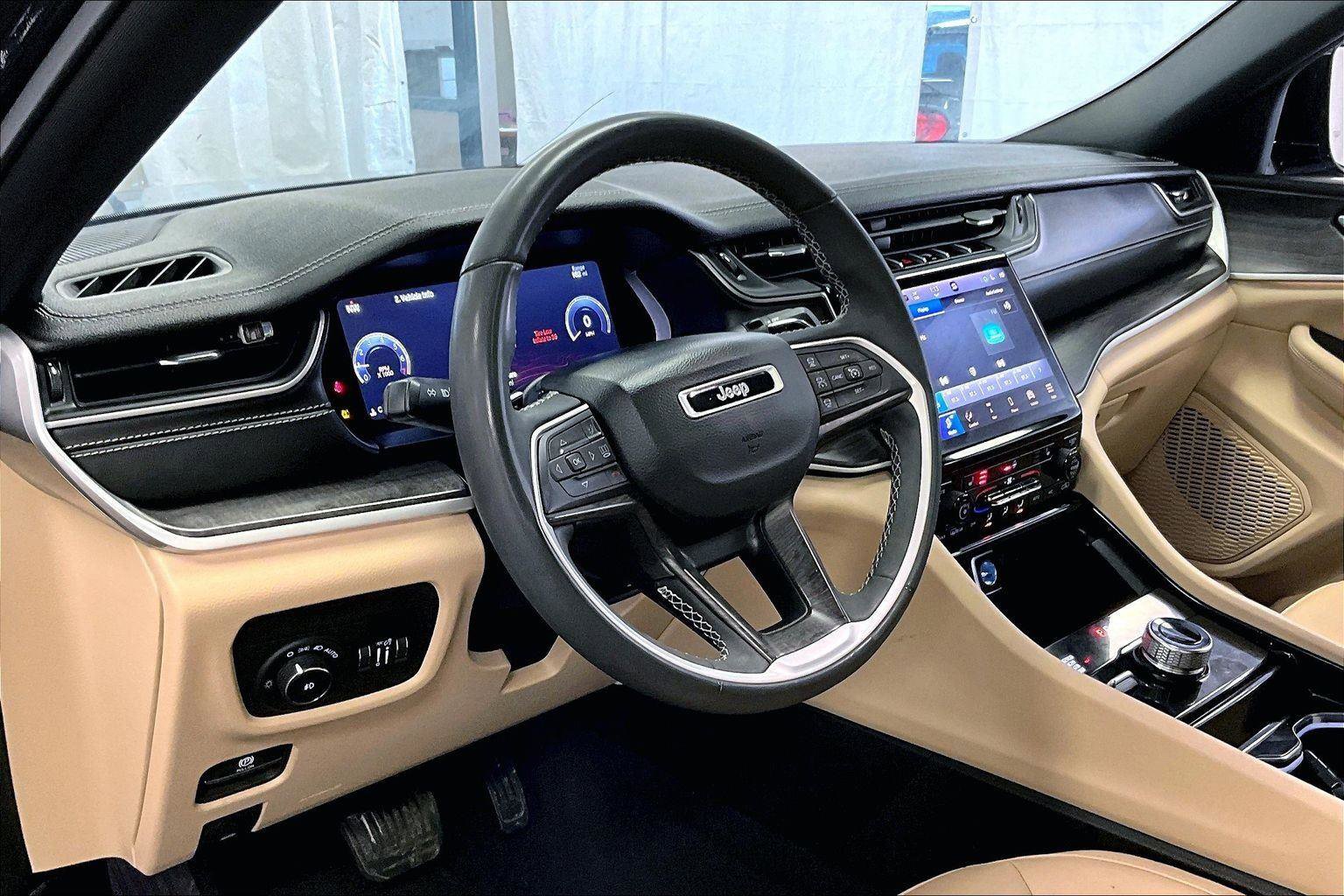 Used 2023 Jeep Grand Cherokee L Limited image 12