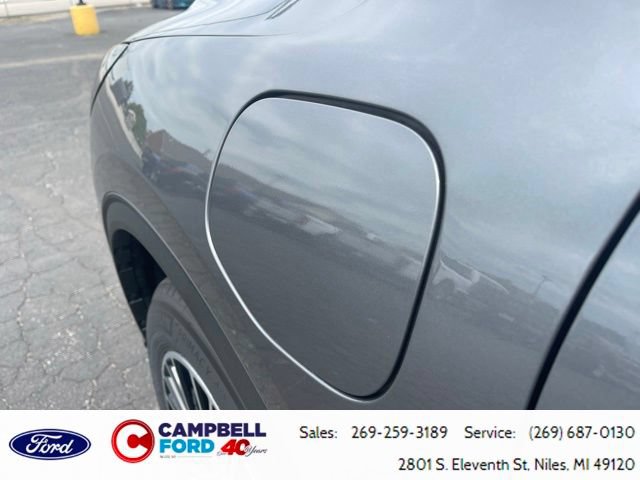 Certified 2025 Ford Escape SE FWD image 10