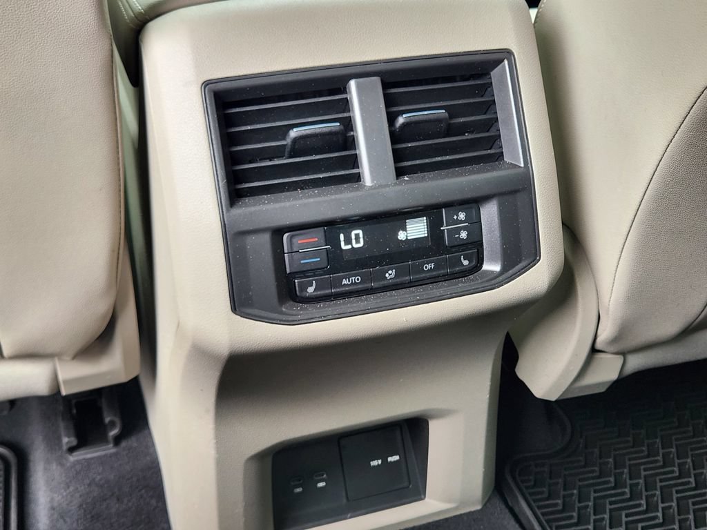 Used 2022 Volkswagen Atlas SEL Premium AWD/4WD image 18