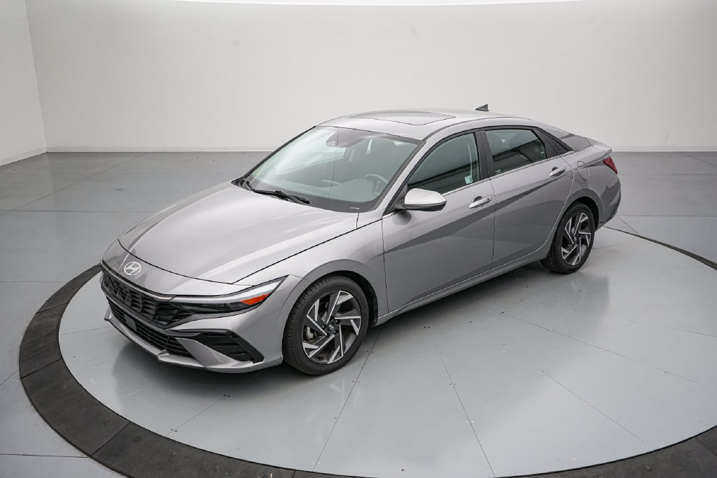 Used 2025 Hyundai Elantra SEL FWD image 8