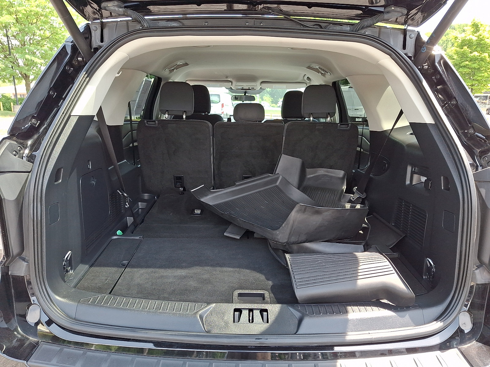 Certified 2025 Ford Explorer Active AWD/4WD image 30