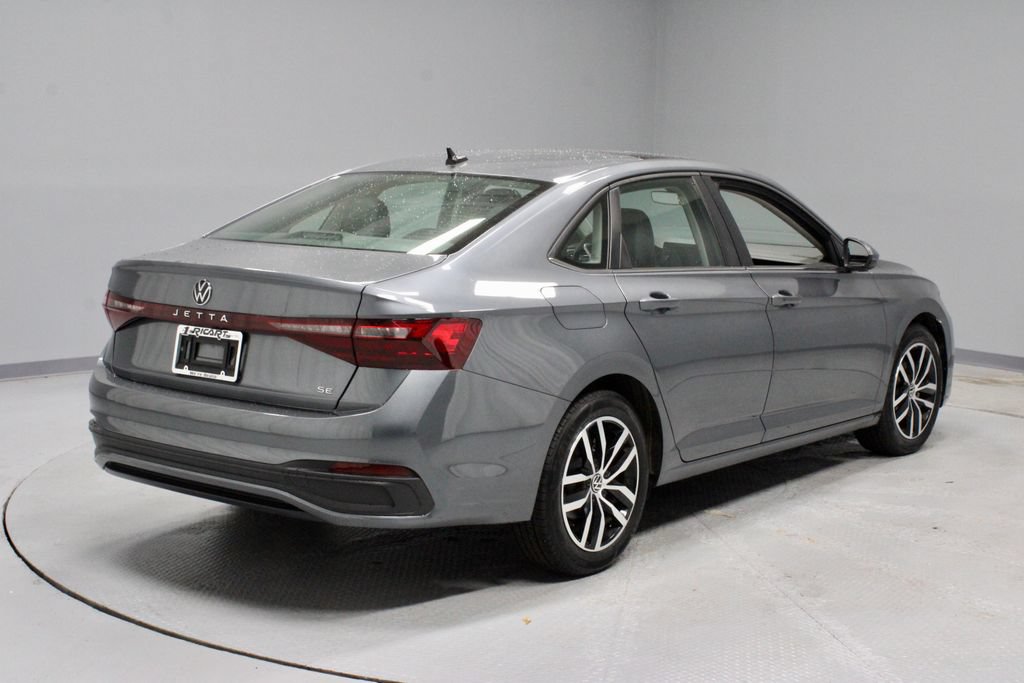 Used 2025 Volkswagen Jetta SE FWD image 10