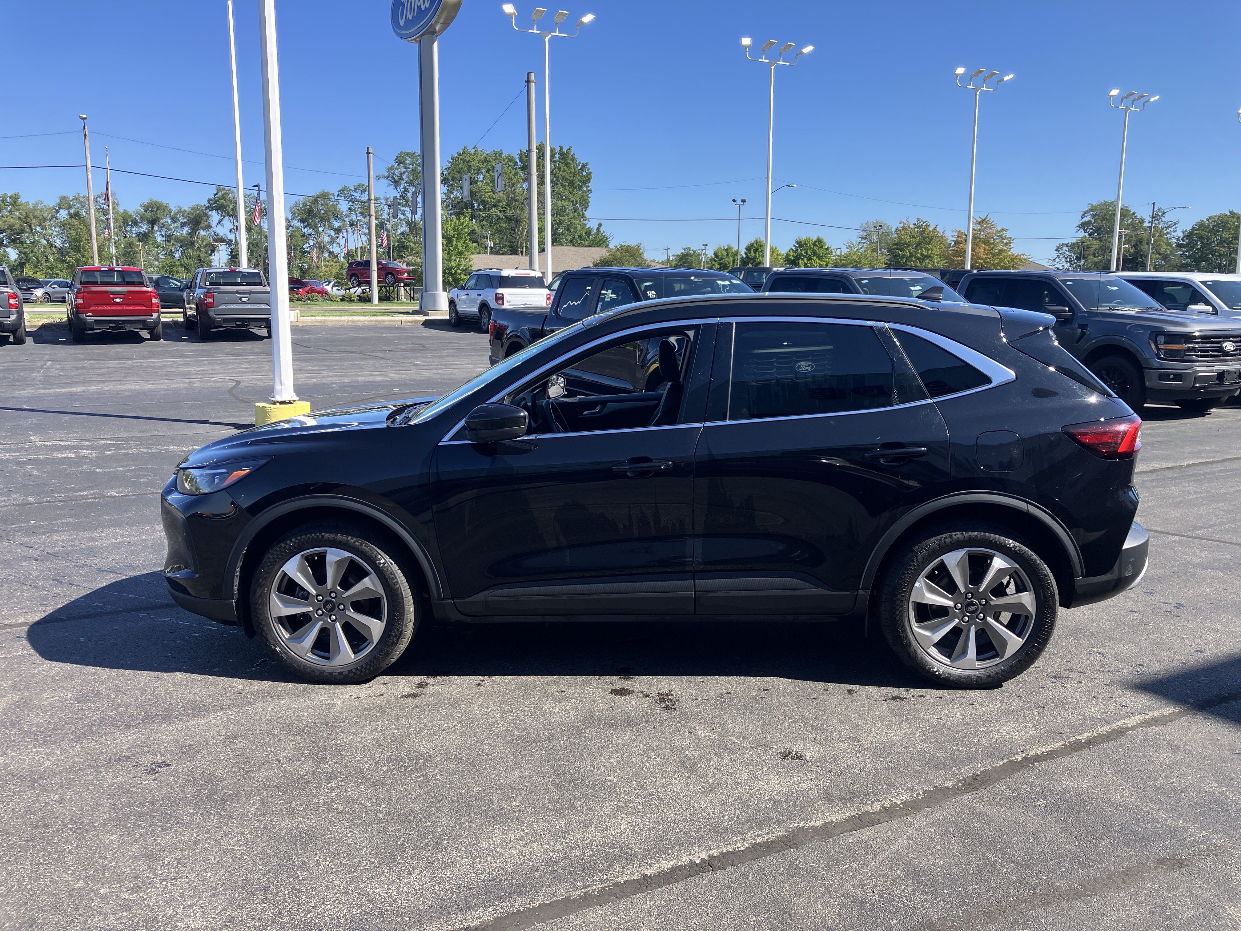 Certified 2025 Ford Escape Platinum AWD/4WD image 5