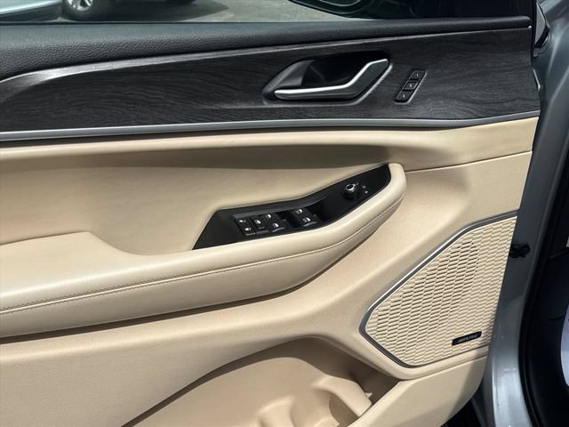 Used 2021 Jeep Grand Cherokee L Limited w/ Luxury Tech Group II AWD/4WD image 11