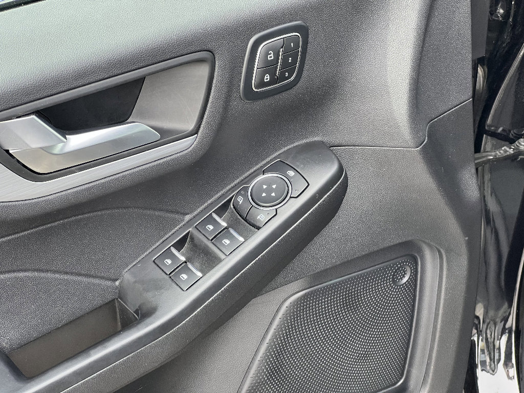 Certified 2025 Ford Escape Platinum AWD/4WD image 15