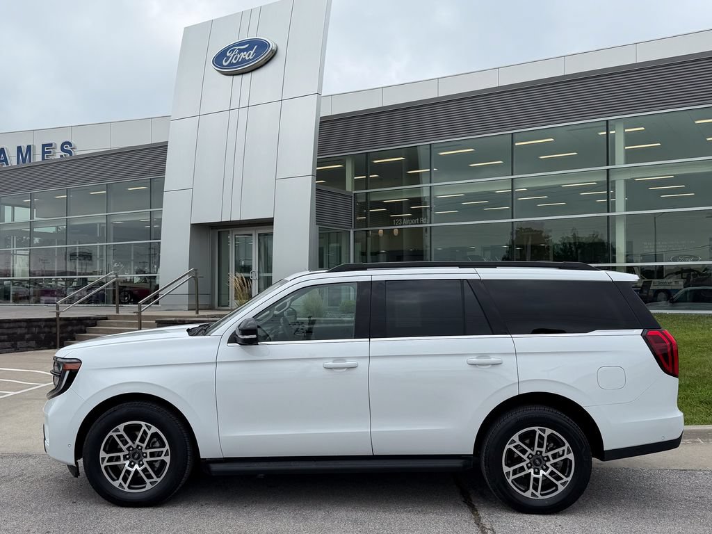 Certified 2025 Ford Expedition Active AWD/4WD image 3