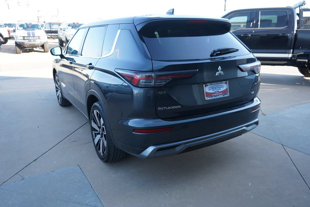Used 2025 Mitsubishi Outlander SE FWD image 12