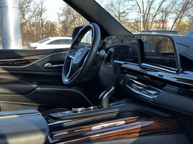 Used 2022 Cadillac Escalade Premium Luxury image 34
