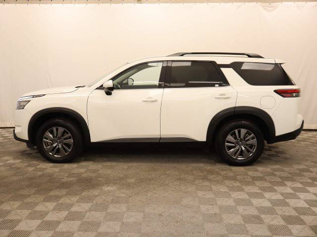 Used 2024 Nissan Pathfinder SV FWD image 2