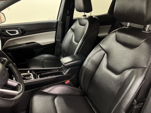 Used 2025 Jeep Compass Limited AWD/4WD image 8