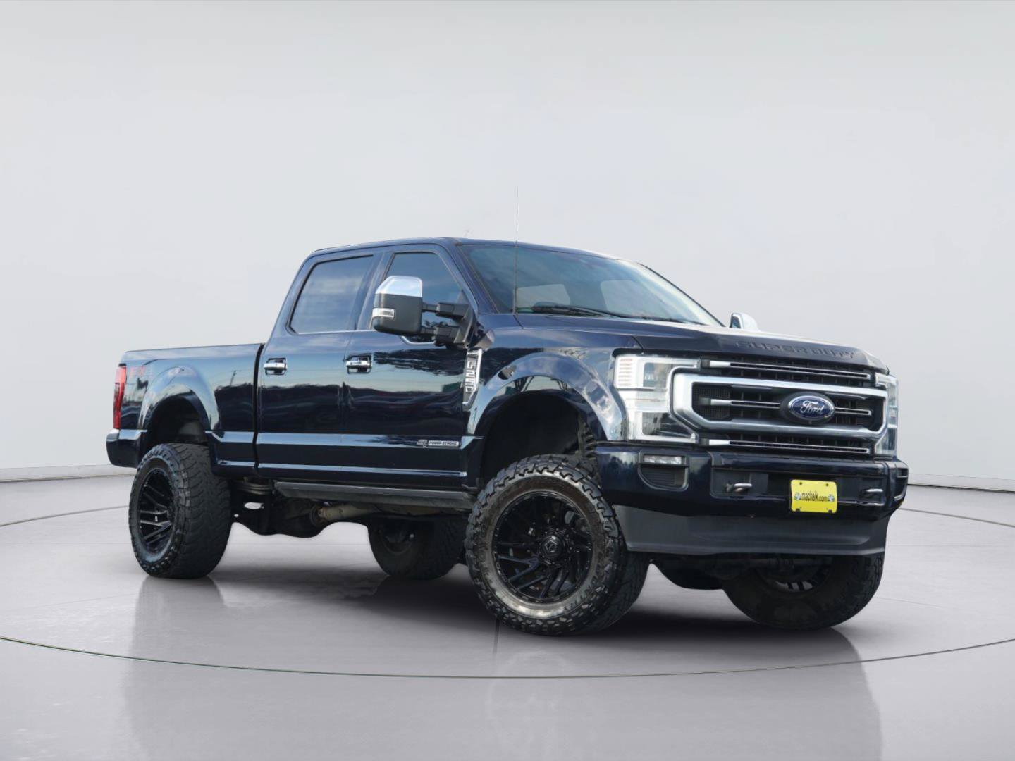 Certified 2022 Ford F250 Platinum w/ FX4 Off-Road Package AWD/4WD image 2